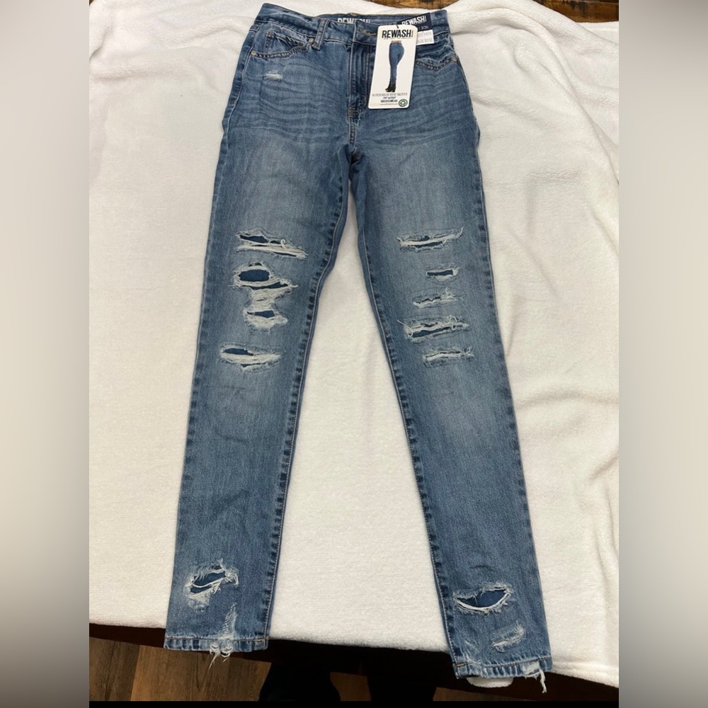 New skinny jeans with tags.